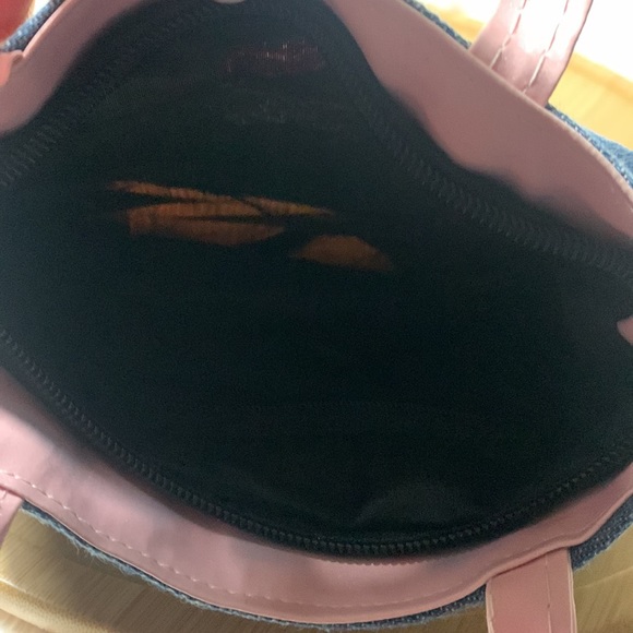 Hello Kitty small purse (4 1/2” x 7 1/2” 2”) - Picture 4 of 4